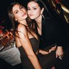 Selena Gomez dan Hailey Bieber Foto Bareng hingga Gemparkan Netizen, Tepis Isu Tidak Akur dengan Pelukan Hangat