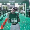 Hobi Ikut Marathon, Ini Deretan Potret Nia Ramadhani Pamer Medali dengan Wajah Bahagia