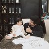 10 Potret Baby Ameena Tanda Tangani Kontrak Gak Boleh Pacaran Sampai 2046, Gemes Banget!