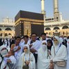 Kakak Lesti Kejora Unggah Beberapa Foto Saat Umrah, Ekspresi Baby Leslar Jadi Sorotan