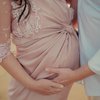 9 Potret Maternity Shoot Gracia Indri di Belanda, Romantis Bareng Suami!