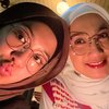 Selalu Kompak Bareng, Ini Deretan Potret Desy Ratnasari dan Nasywa sang Putri saat Hangout Bak Sahabat Karib