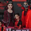 10 Potret Perayaan Halloween The Onsu Family, Tampil Seram Bertema Keluarga Vampir