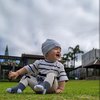 Potret Baby Djiwa Pertama Kali Main di Alam Terbuka, Gemes Merangkak dan Pegang-Pegang Rumput