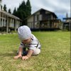 Potret Baby Djiwa Pertama Kali Main di Alam Terbuka, Gemes Merangkak dan Pegang-Pegang Rumput