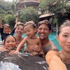 Family Goals, Ini 11 Potret Kebersamaan Jennifer Bachim Bareng Irfan Bachdim dan Anak di Resort Mewah