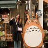 9 Potret Luna Maya di Jalanan Kota Sendai, Gayanya Manis Banget!