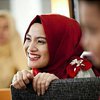 Deretan Potret Acha Septriasa Pakai Hijab saat Syuting, Tampil Lebih Anggun dan Bikin Pangling