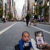 Doyan Travelling Sejak Bayi, Ini Potret Baby Izz Liburan ke Jepang yang Gayanya Mirip Indra Priawan Banget