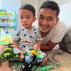 Potret Ganteng Raden Erlangga Danendra, Anak Bungsu Tata Janeeta yang Miliki Keturunan Bangsawan
