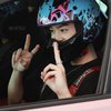 9 Gaya Gabriel Prince saat Test Drive Mobil Balap, Tampil Kece dengan Jaket Racing