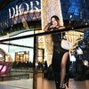 10 Pesona Jessica Mila di Acara Dior, Tampil Anggun dengan Gaun Hitam Berbelahan Tinggi