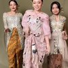 11 Gaya Fuji dan Gisella Anastasia Bareng Wendy Walters di Pemotretan Terbaru, Seru TikTokan Pakai Kebaya