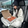 8 Potret Lisa BLACKPINK Pamer Perut Ramping Tanpa Lemak Usai Makan Sekotak Pizza, Bikin Iri!