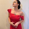 Deretan Potret Perayaan Ulang Tahun Nora Alexandra, Tampil Cantik Bergaun Merah