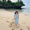 Tampil Bare Face, Ini Deretan Potret Prilly Latuconsina saat Bangun Tidur Langsung Main ke Pantai