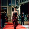 10 Pesona Dian Sastrowardoyo Hadiri Gala Premiere Sri Asih, Gorgeous Berbalut Gaun Merah Hitam