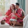 Deretan Potret Siti Badriah dengan Rambut Merahnya, Pesonanya Gak Kayak Mamah Muda Anak Satu!