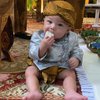Deretan Potret Baby Issa Pakai Blangkon dan Baju Khas Jawa, Gemas Banget Udah Kayak Andi Ndalem Keraton!