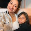 9 Potret Caly Anak Rahma Azhari yang Kini Berusia 8 Tahun, Punya Senyum Manis Seperti Sang Ibunda