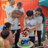 13 Potret Perayaan Ulang Tahun Rayyanza Part Satu, Bertema Club Bola Dirayakan Bareng Keluarga