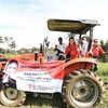 Deretan Potret Krisdayanti Blusukan Jalani Tugas sebagai DPR, Kunjungi Warga Sampai Naik Traktor ke Sawah