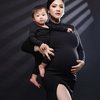 7 Potret Maternity Shoot Felicya Angelista, Kenakan Outfit dan Nuansa Serba Hitam