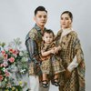 8 Fotosyut Terbaru Keluarga Kecil Nella Kharisma dan Dory Harsa, Tak Sabar Menunggu Anak ke-2