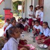 Banjir Pujian, Ini 11 Potret Nikita Willy Ajak Makan Siang Anak-anak Mall Nutrisi di Sumba