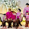 11 Potret Prosesi Siraman Kaesang Pangarep, Gaya Keluarga Presiden Pakai Outfit Warna Pink jadi Sorotan
