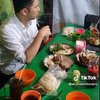 Makan Di Pinggir Jalan, Emil Dardak dan Arumi Bachsin Terlihat Nyaman dan Nggak Gengsi!