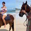 10 Potret Menawan Farah Quinn saat Berkuda, Badan Tegap dan Body Langsingnya Goals Banget!