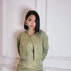 Deretan Pesona Glenca Chysara Tampil Cantik dengan Outfit Warna Hijau Sage, Aura Pengantin Barunya Memancar Banget