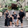 Good Looking Semua, Ini Potret Ryan Delon dan Keluarga Rayakan Ulang Tahun dan Anniversary sekaligus Liburan di Bali