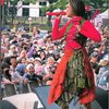 Deretan Potret Marion Jola Manggung Tanpa Alas Kaki, Totalitas Hingga Disebut Netizen Kayak Penyanyi Dangdut
