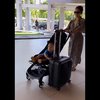 Potret Baby Issa Anak Nikita Willy Bantu Mamanya Dorong Koper di Bandara, Kecil-Kecil Tenaganya Kuat Banget!