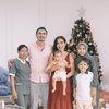 10 Momen Perayaan Natal Keluarga Jessica Iskandar, Bajunya yang Terlalu Terbuka Dikritik Tak Pantas