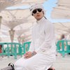 Potret Rizky Billar Kenakan Sorban dan Kaca Mata Hitam Saat Umrah, Disebut Mirip Sultan Arab