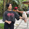 10 Momen Mesra Fuji dan Thariq Liburan ke Bali, Kompak Asuh Gala Sampai Seru-seruan Naik Vespa