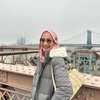 10 Potret Desy Ratnasari Jalan-jalan ke New York Bareng Putri Semata Wayang, Parasnya Mirip Bak Kembar