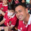 7 Potret Keluarga Raffi Ahmad Nonton Timnas di Stadion, Nagita Slavina Cantik Banget Pakai Jersey Indonesia