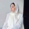 10 Potret Terbaru Margin Istri Ali Syakieb Berbalut Hijab, Pesonanya Disebut Secantik Barbie Hidup