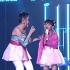 Potret Ayu Ting Ting dan Bilqis Nyanyi di Konser Indosia28est Bawakan Lagu Strawberry Cake, Gayanya Bak Idol Kpop!