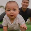 Potret Gemas Baby Izz Gangguin Fotografer Saat Lagi Fotoin Nikita Willy dan Indra Priawan, Aksinya Lucu Banget!