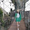 Tampil Serba Hijau, Ini 10 Potret Momo Geisha Liburan ke The Green Planet Dubai Bareng Keluarga Tercinta
