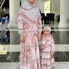 10 Potret Menggemaskan Khalisa Aghnia Anak Kartika Putri Saat Menggunakan Kerudung, Makin Terlihat Imut!