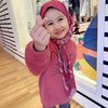 10 Potret Menggemaskan Khalisa Aghnia Anak Kartika Putri Saat Menggunakan Kerudung, Makin Terlihat Imut!