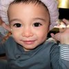 10 Potret Terbaru Baby Adzam yang Makin Ganteng, Sudah Pinter Gaya di Depan Kamera Loh