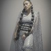 Anggun Abis, Ini 10 Potret Cantik Evi Masamba dengan Outfit Serba Blink-Blink saat Manggung