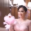 Janda Menawan Ini Potret Perayaan Ulang Tahun Angel Karamoy, Gemes Gunakan Gaun Pink Mini Bulu-Bulu
